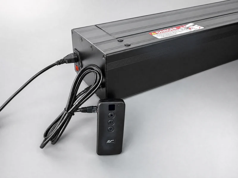 Kestrel – CLR®5 mit Quadratisch – Motor Projektionsleinwand
