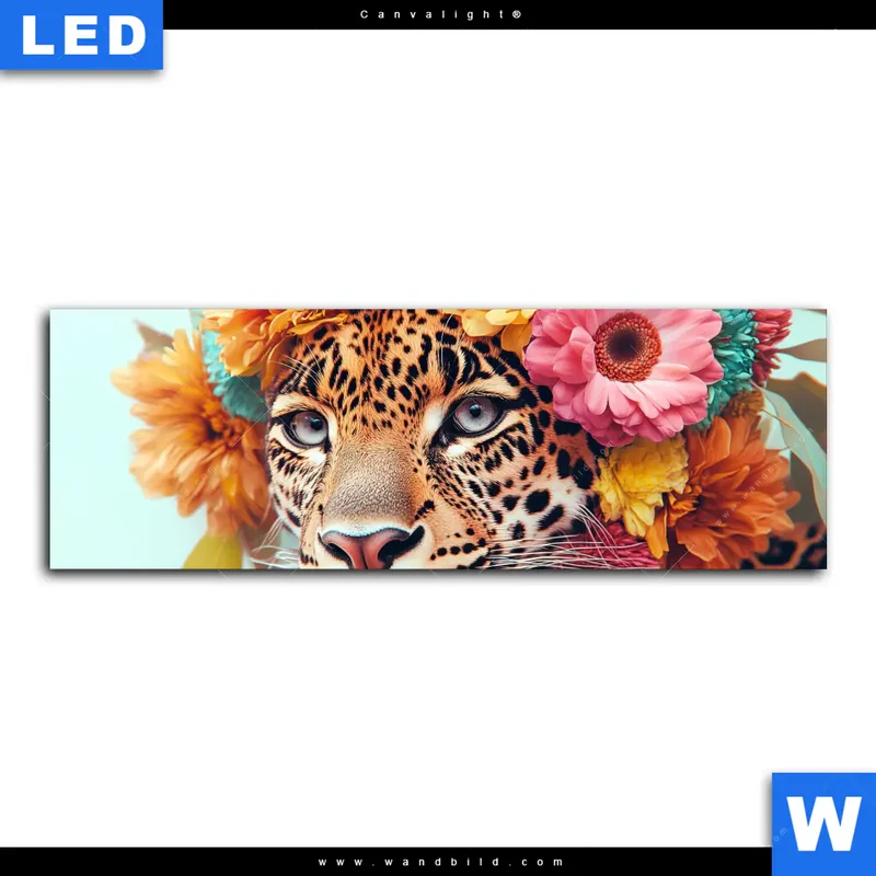 Canvalight® Leuchtbild | Leopard mit Blütenkranz | Panorama