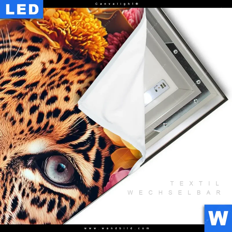 Canvalight® Leuchtbild | Leopard mit Blütenkranz | Hochformat