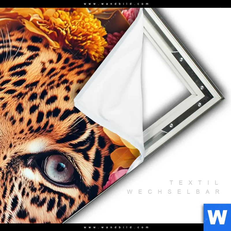 Spannbild | Leopard mit Blütenkranz | Hochformat