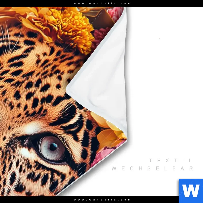 Wechselmotiv | Leopard mit Blütenkranz | Hochformat