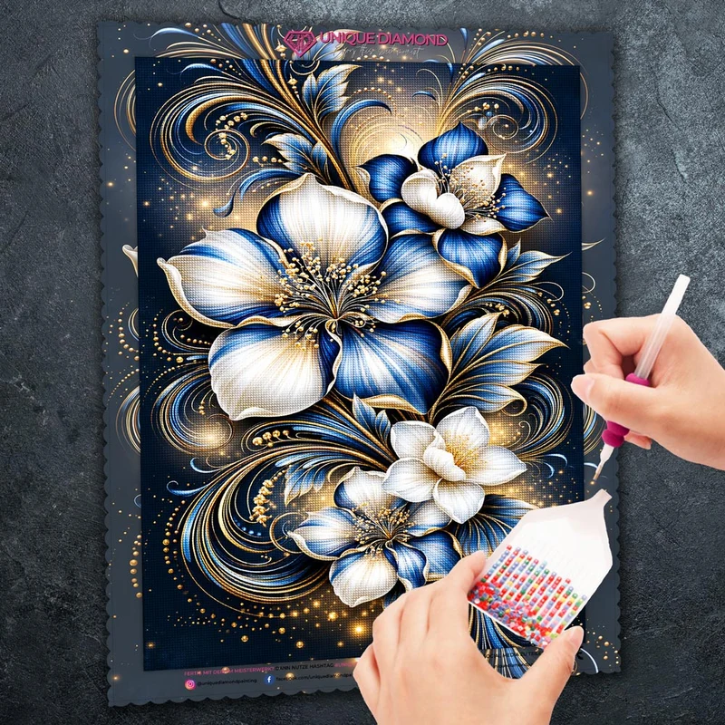 5D Diamond Painting – Saphirblüten im Goldenen Licht