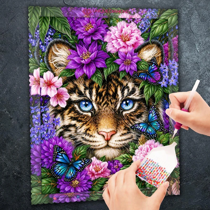 5D Diamond Painting – Blütenzauber des Tigerblicks