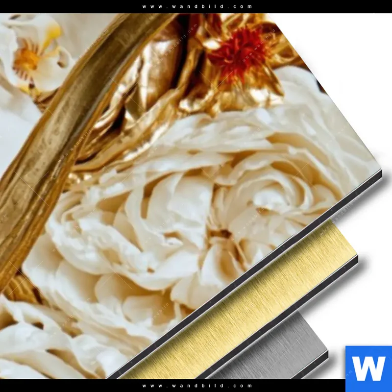 Aluminiumbild gebürstet | Weißer Hirsch zwischen Rosen | Schmal