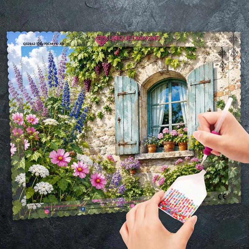5D Diamond Painting – Landhausfenster voller Blütenzauber