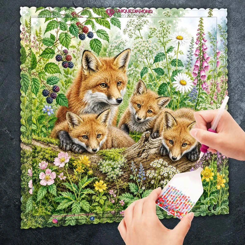 5D Diamond Painting – Fuchsfamilie im Blütenhain