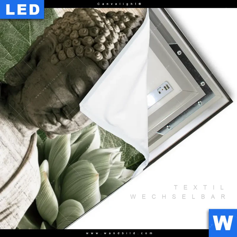 Canvalight® Leuchtbild | Buddha zwischen Lotusblüten | Hochformat