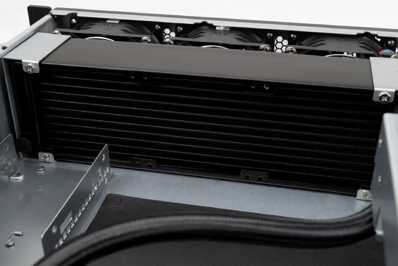 In-Win IW-RL200- 2U Feature Rich Server Chassis with Integrated Water Cooling, Full Height PCIe, Single 1200W Hot-Plug PSU (Dual Capable), Rail Kit