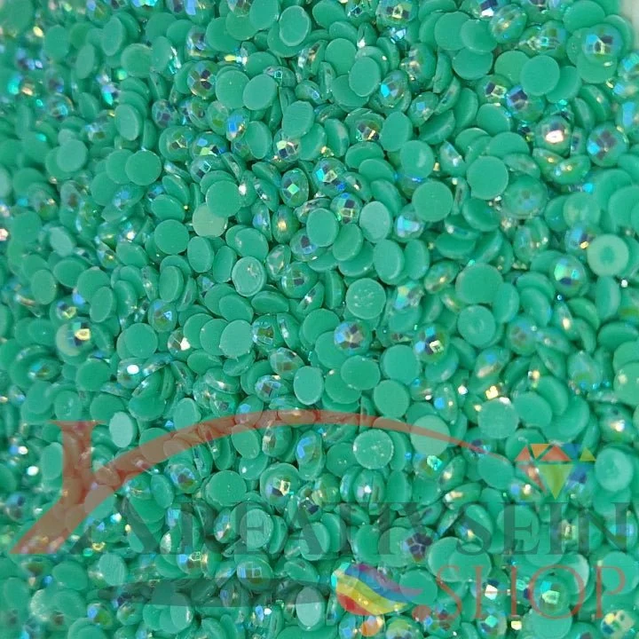 DMC 913 Nile Green MED - runde Steine - Aurora Borealis (AB) - Diamond Painting