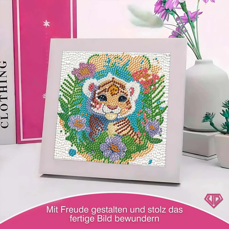 5D Diamond Painting Tigerbaby Tilda im Blütenzauber mit Strasssteinchen