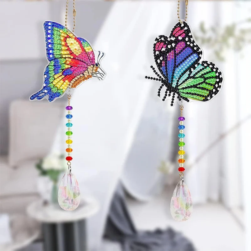 5D Diamond Painting Kristall-Windspiel – Glanzvolle Schmetterlinge im Regenbogen-Look