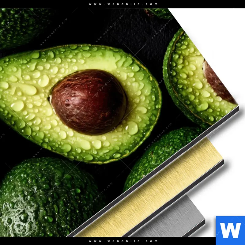 Aluminiumbild gebürstet | Avocados mit Wassertropfen | Querformat