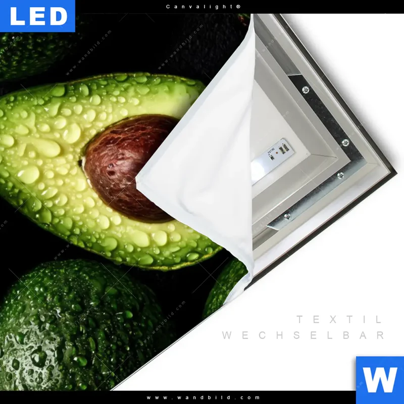 Canvalight® Leuchtbild | Avocados mit Wassertropfen | Querformat