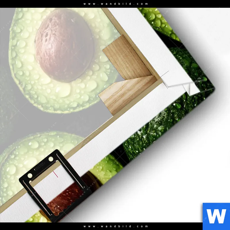 Leinwandbild | Avocados mit Wassertropfen | Quadrat