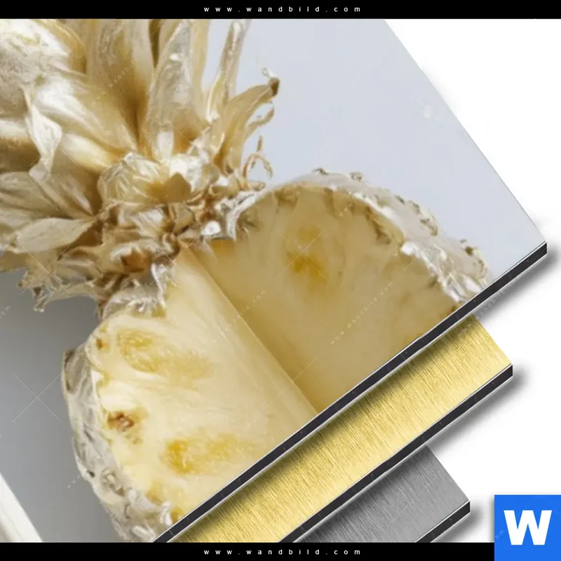 Aluminiumbild gebürstet | Goldene Ananas mit Kopfhörern | Panorama