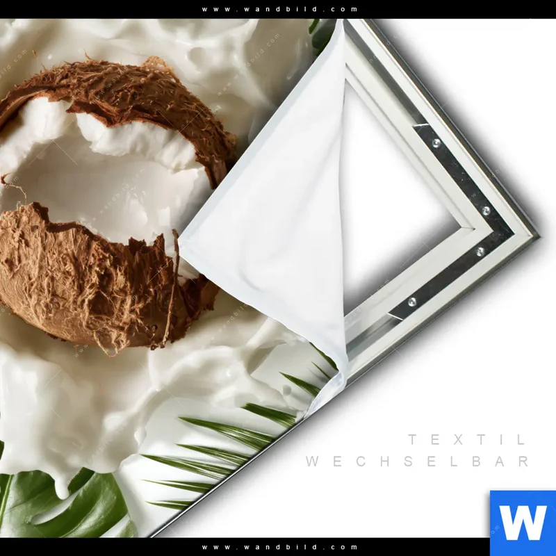 Spannbild | Kokosnuss mit Kokosmilch & Palmenblättern | Quadrat
