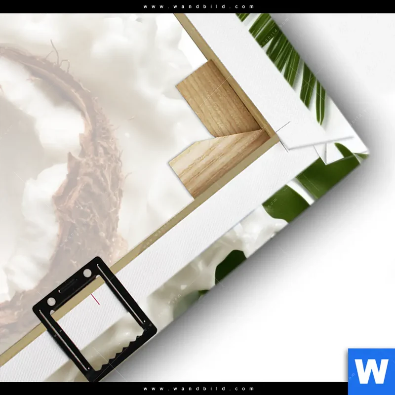 Leinwandbild | Kokosnuss mit Kokosmilch & Palmenblättern | Hochformat