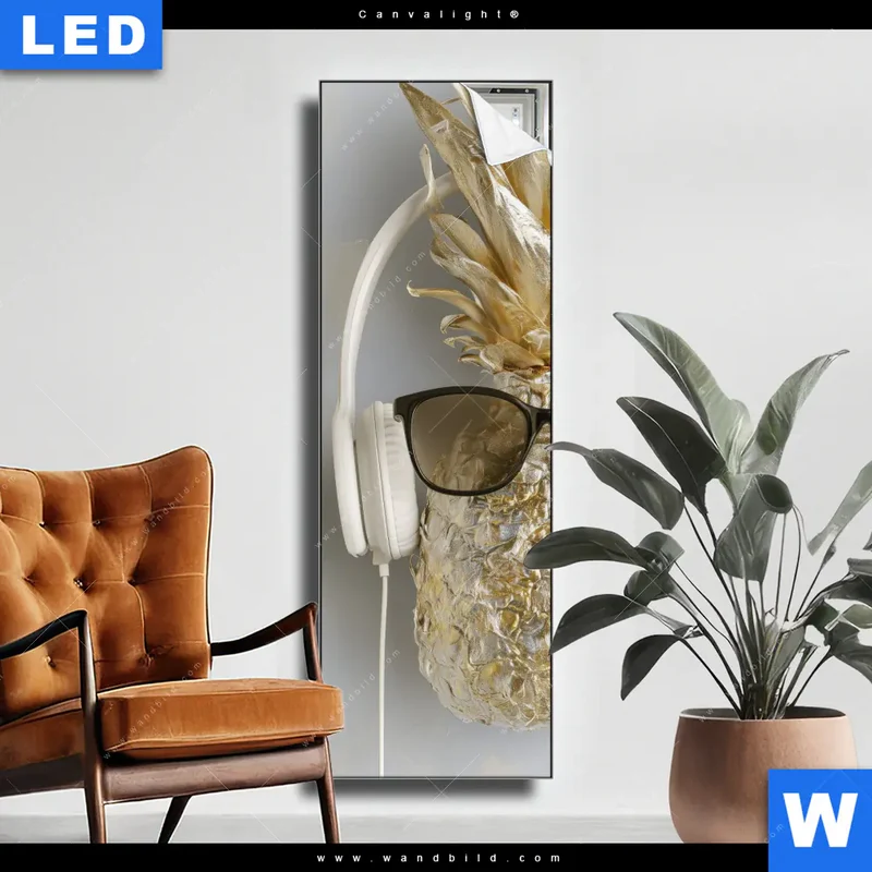 Canvalight® Leuchtbild | Goldene Ananas mit Kopfhörern | Schmal