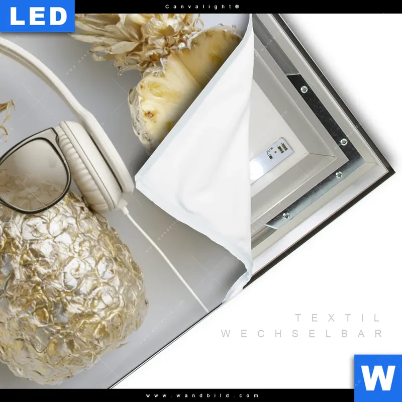 Canvalight® Leuchtbild | Goldene Ananas mit Kopfhörern | Querformat