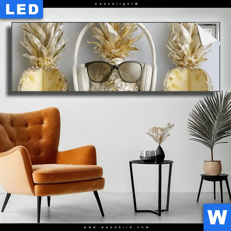 Canvalight® Leuchtbild | Goldene Ananas mit Kopfhörern | Panorama