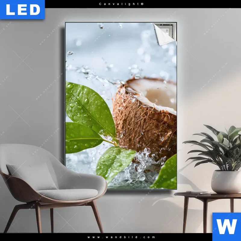 Canvalight® Leuchtbild | Frische Kokosnuss im Wassersplash | Hochformat