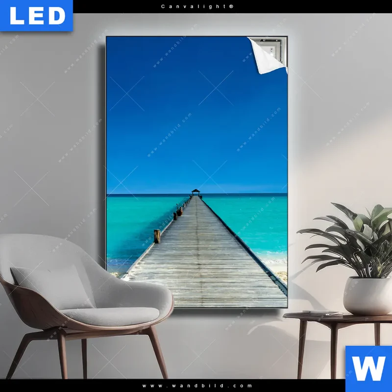 Canvalight® Leuchtbild | Steg ins endlose Blau | Hochformat