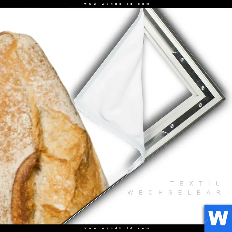 Spannbild | Französischer Bulldoggen-Charme mit Baguette & Wein | Panorama