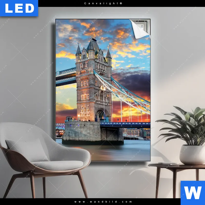 Canvalight® Leuchtbild | Tower Bridge im Abendglanz | Hochformat